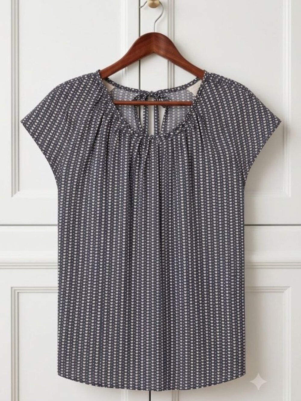 Lauren Conrad Gray Heart Print Ruffle Tie-Neck Top – XXL